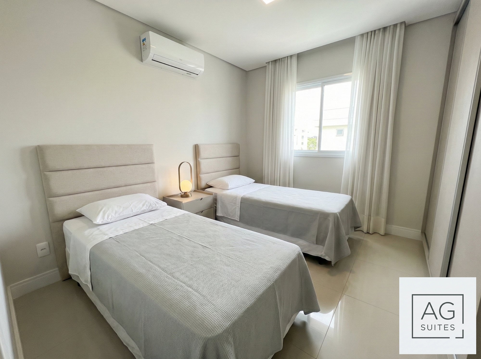 Naples Pearl Apartment bedroom